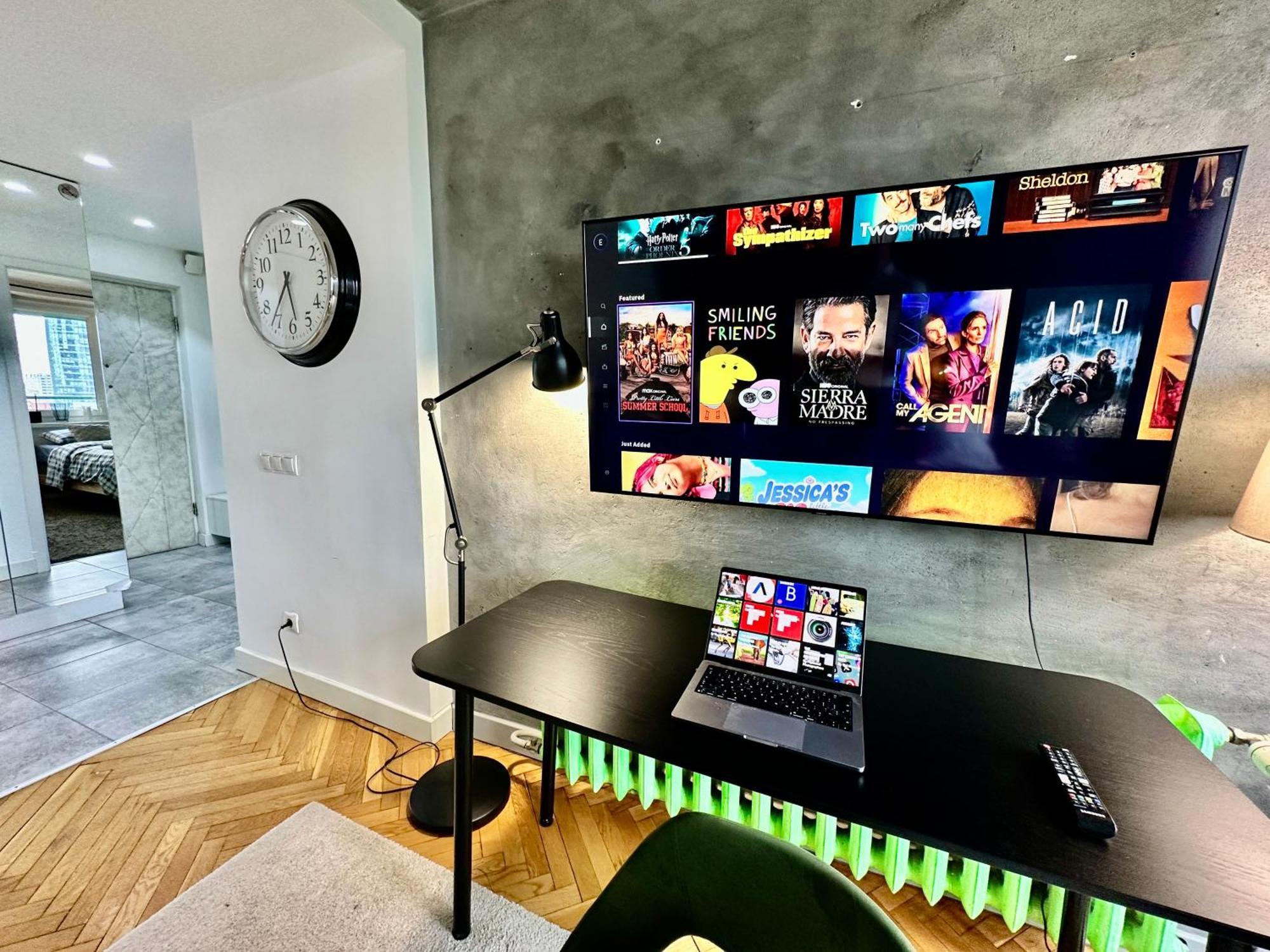 Palace 2 Wifi 600 Mbs 55'Tv Netflix Hbo 2Xmetro Appletv Warsaw Luaran gambar