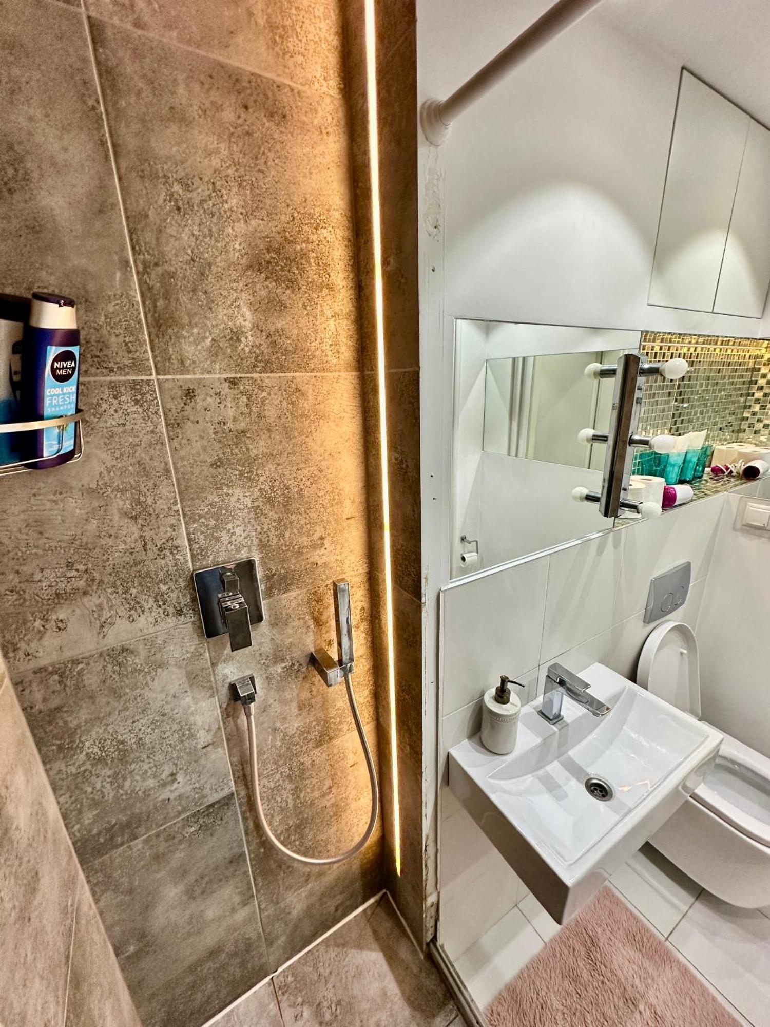 Palace 2 Wifi 600 Mbs 55'Tv Netflix Hbo 2Xmetro Appletv Warsaw Luaran gambar
