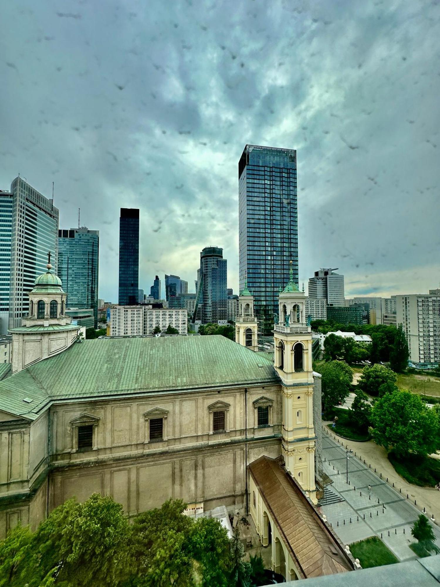 Palace 2 Wifi 600 Mbs 55'Tv Netflix Hbo 2Xmetro Appletv Warsaw Luaran gambar