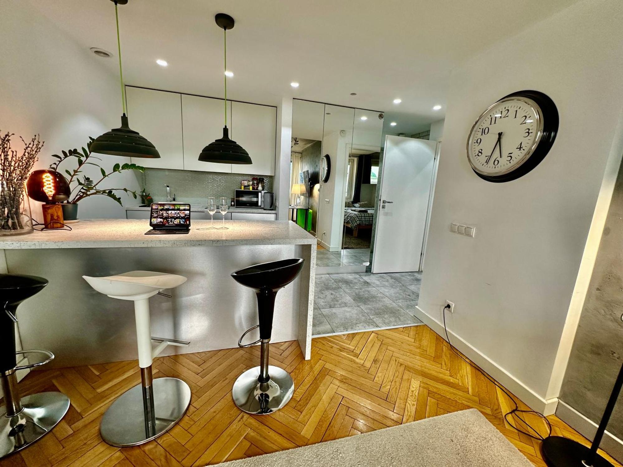 Palace 2 Wifi 600 Mbs 55'Tv Netflix Hbo 2Xmetro Appletv Warsaw Luaran gambar