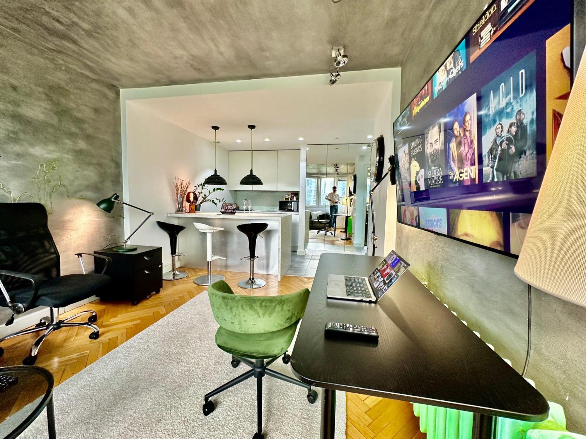 Palace 2 Wifi 600 Mbs 55'Tv Netflix Hbo 2Xmetro Appletv Warsaw Luaran gambar